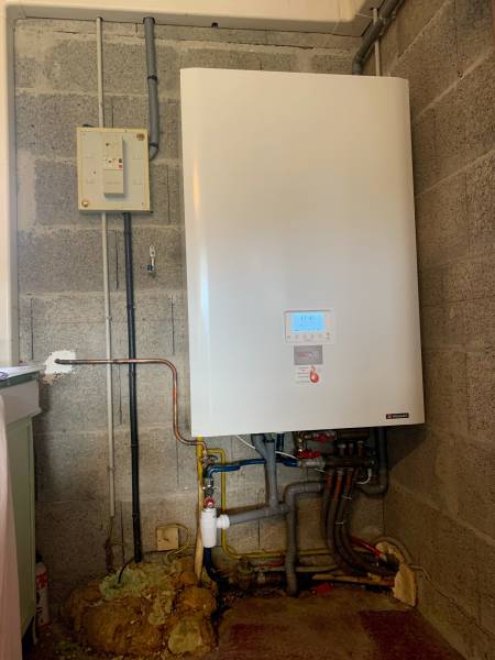 Installation d'une chaudière gaz à condensation FRISQUET Hydroconfort sur la commune de Fleurieu/Saône (69250)